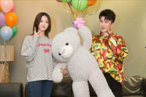 娱乐圈的日常吃瓜,揭秘明星们的日常“吃瓜”生活 第3张 娱乐圈的日常吃瓜,揭秘明星们的日常“吃瓜”生活 第3张